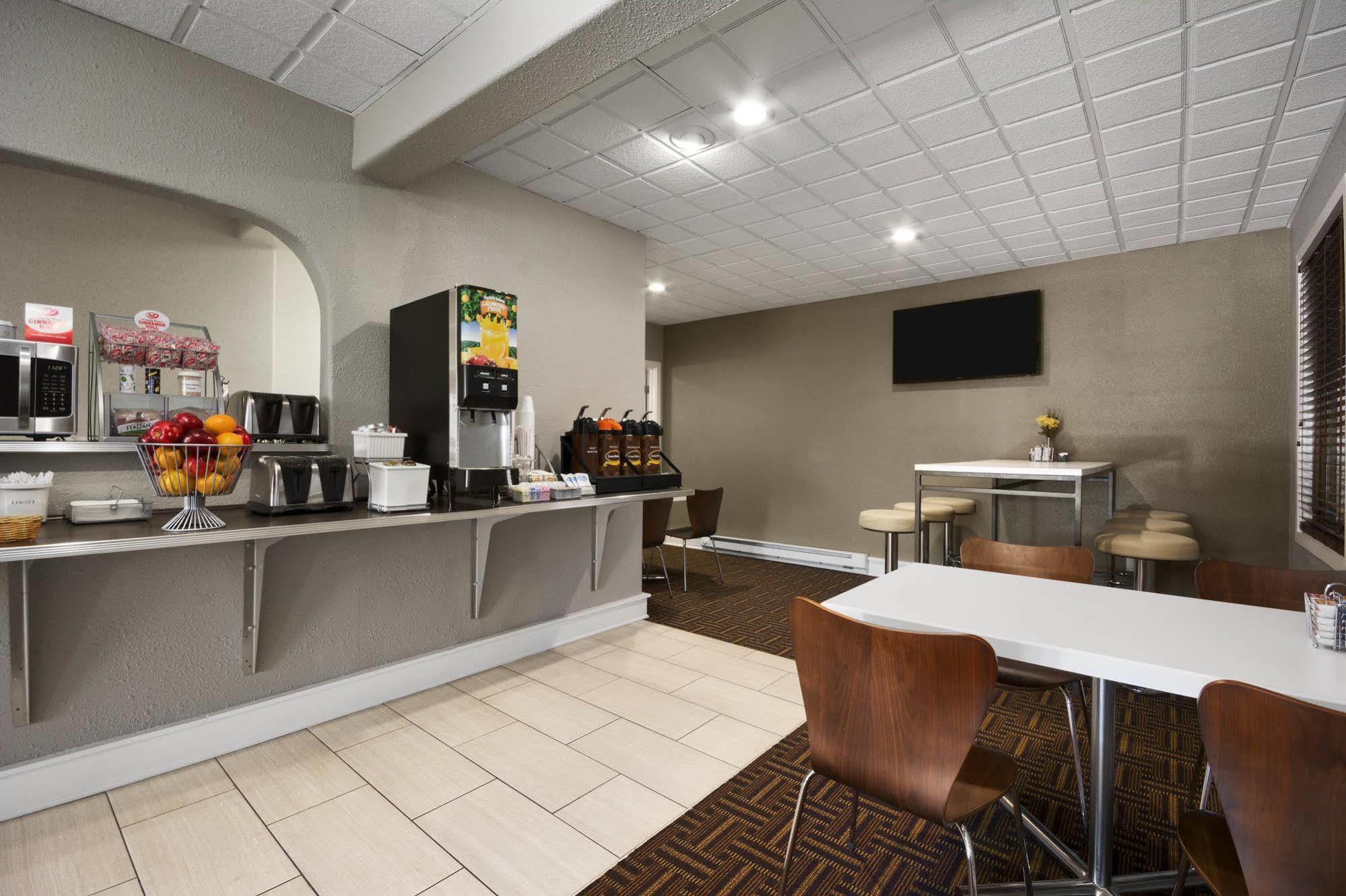 Super 8 By Wyndham Wytheville Exterior photo